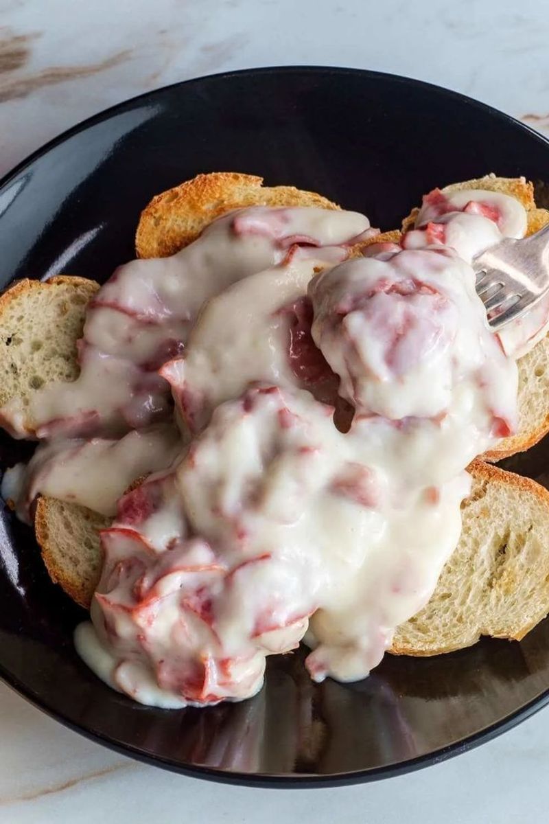 Creamed Chipped Beef on Toast (SOS Sandwich)