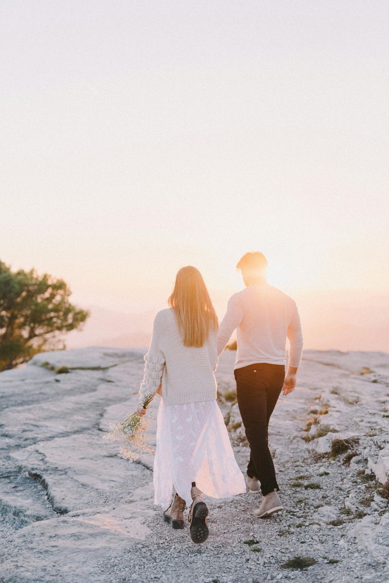 10 Things Healthy Couples Do Differently, According to Psychologists