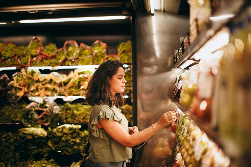 9 Grocery Store Behaviors That Add Up to Big Savings Over Time