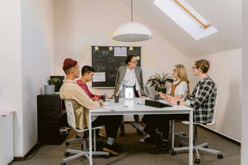 10 Workplace Behaviors That Drive Women Absolutely Crazy