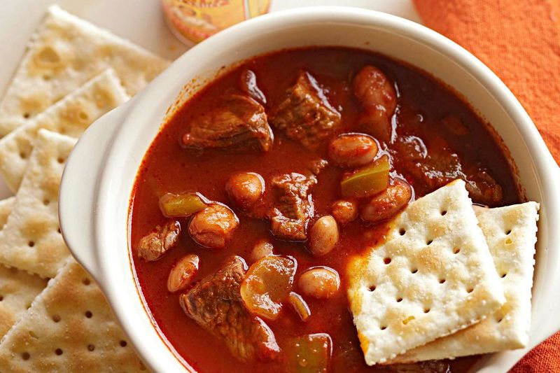 Chili with Saltine Crackers