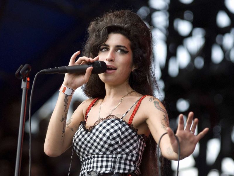 12 Groundbreaking Debut Albums That Defined the 2000s