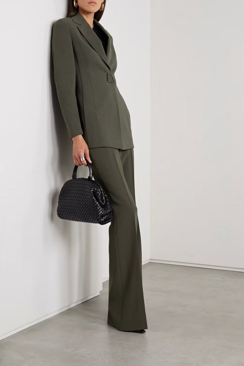 Choose well-tailored pieces