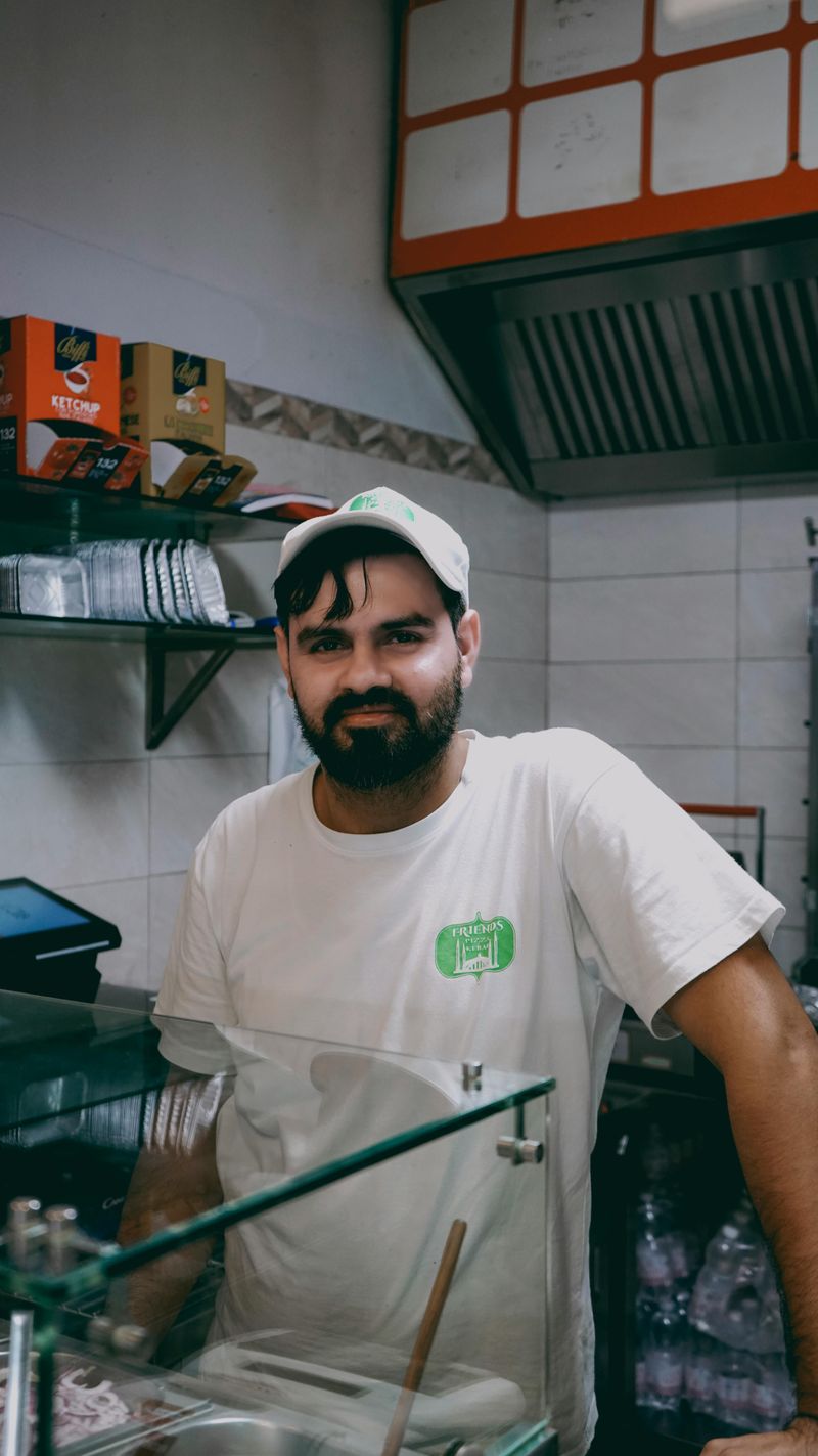 Food Service Worker (Café, Fast Food, or Catering)