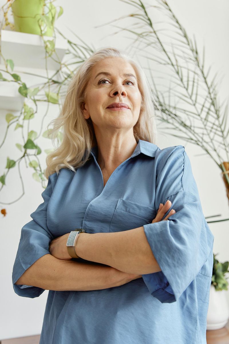 14 Things Smart Women Let Go of With Age (and You Should Too)