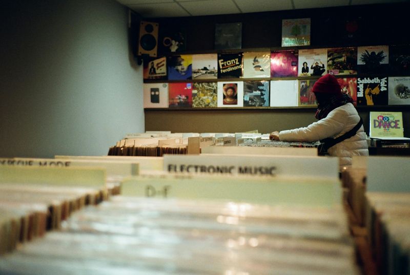 11 Retail Experiences From the '80s That No Longer Exist