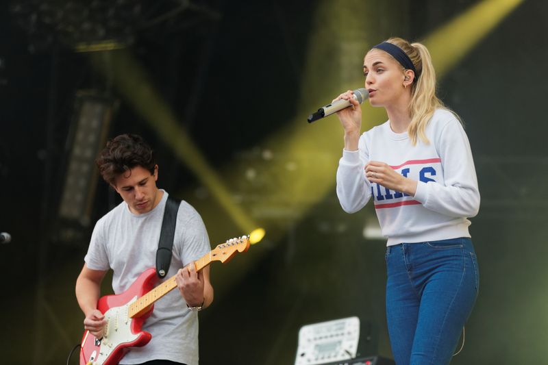 Wasting My Young Years – London Grammar
