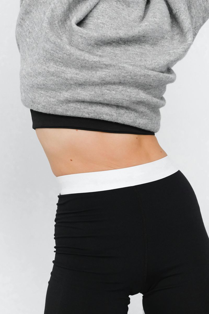 Baggy Sweatshirts and Yoga Pants as Outfits