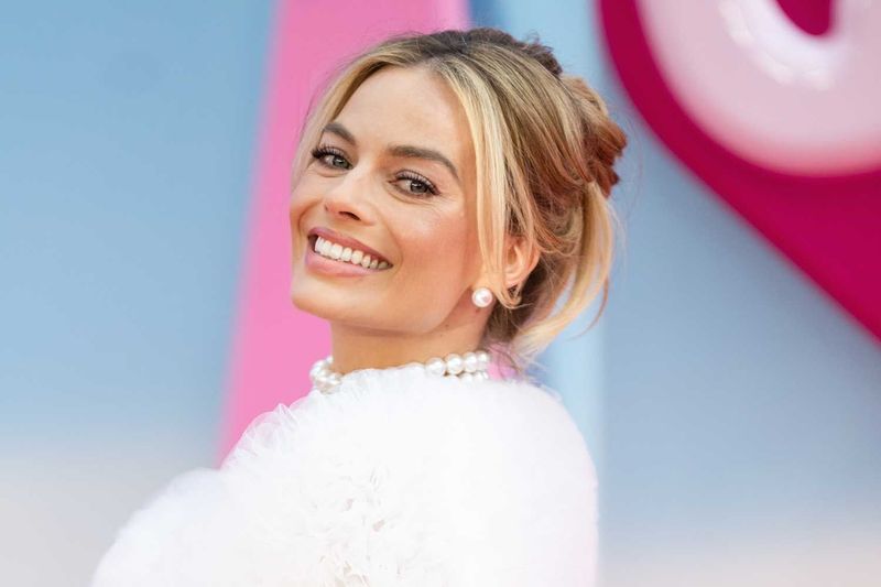 Margot Robbie: Paid Off Her Mom’s Mortgage