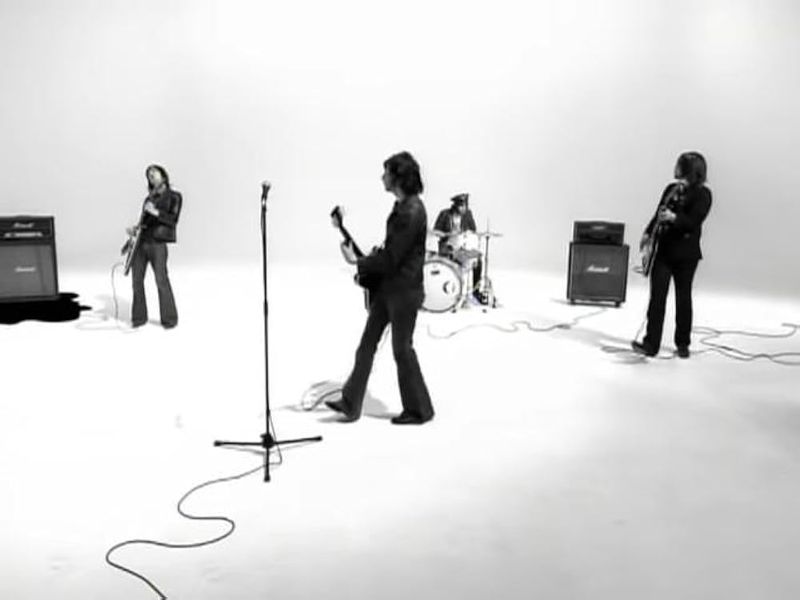 “Are You Gonna Be My Girl” – Jet (2003)