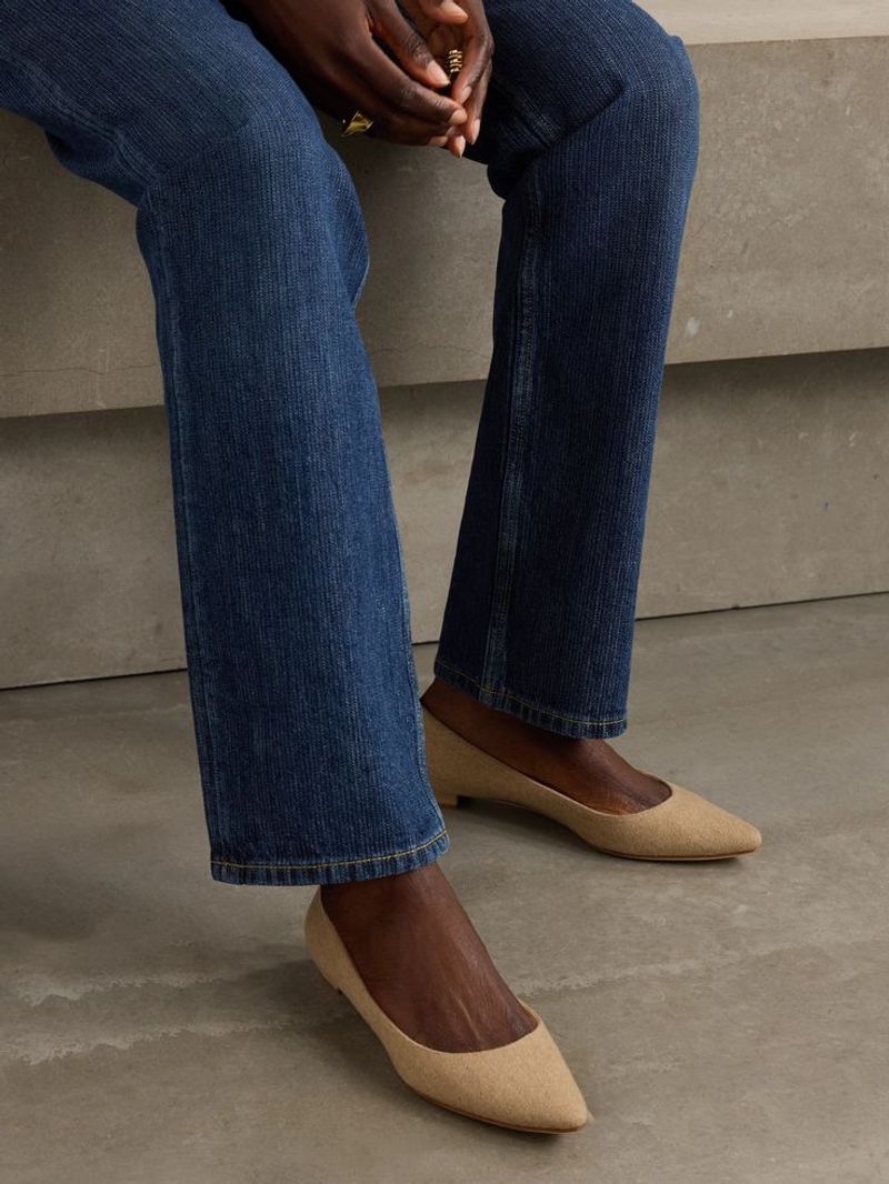Wear modern shoes—avoid clunky styles