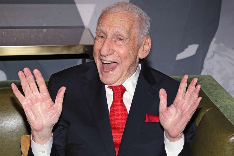 20 Legendary Hollywood Stars Who Are 90+ and Still Thriving