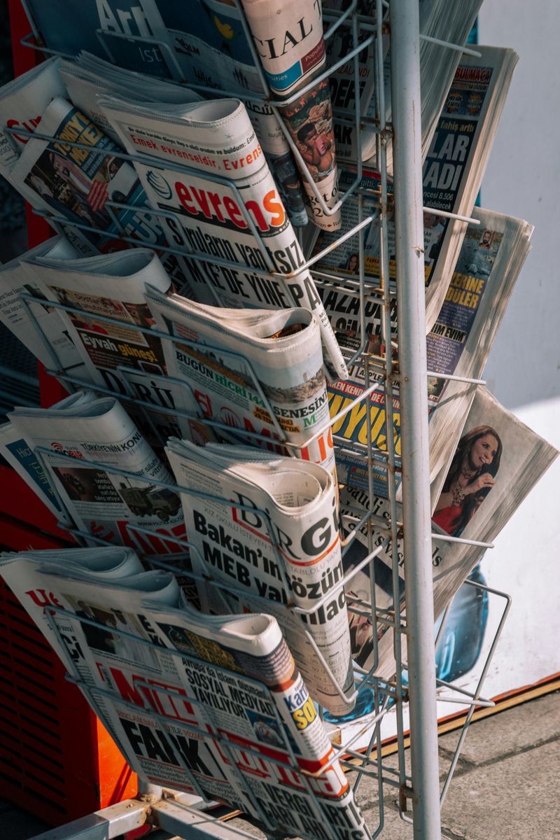 Print Newspapers and Magazines
