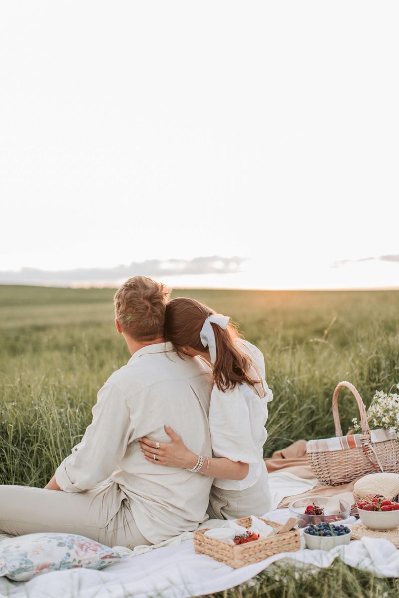 12 Non-Cliché Things to Do on a First Date That She'll Actually Appreciate
