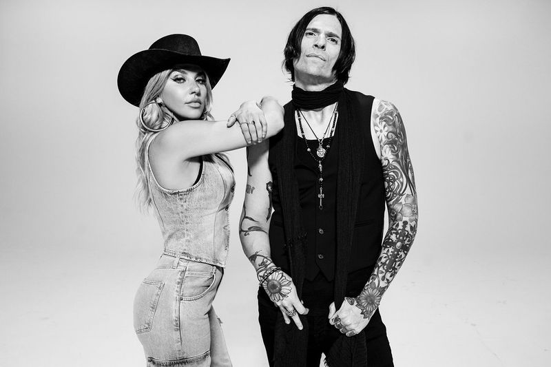 Lips of an Angel — Hinder