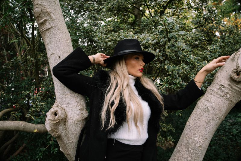 15 Behaviors That Show a Woman Has Character and Class