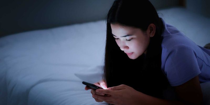 You’re Using Screens Right Before Bed