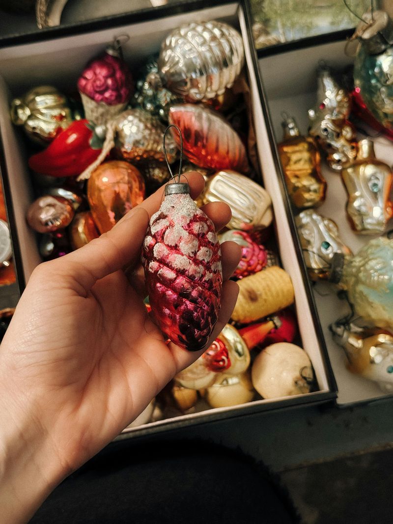 The 10 Best-Selling Retro Christmas Decorations on the Resale Market This Year