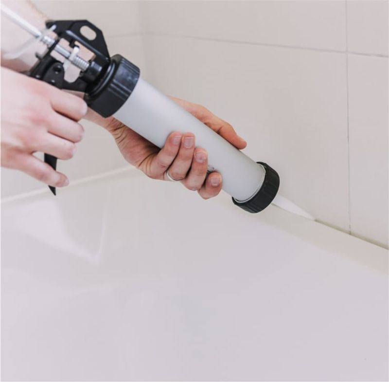Re-Caulk Bathtubs and Showers