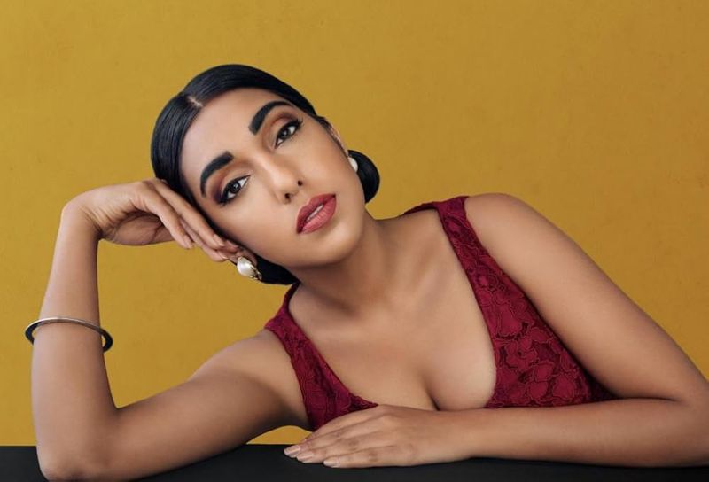 9 Female Poets Every Woman Should Know