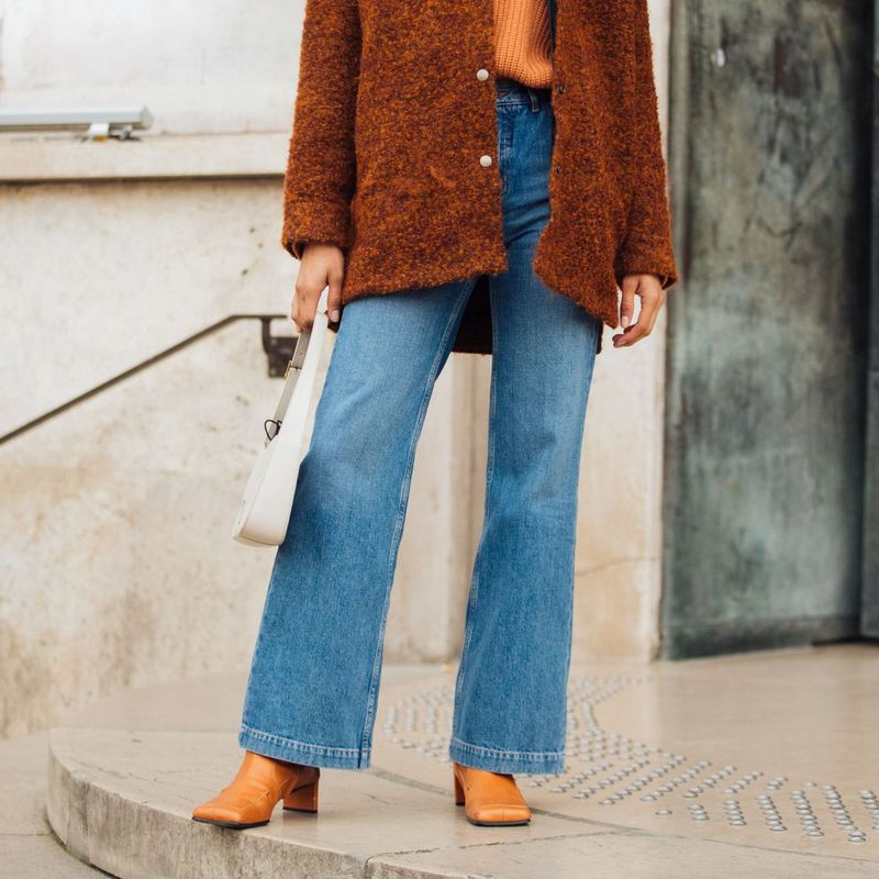 Square-Toed Shoes Broadcast Fashion Confusion