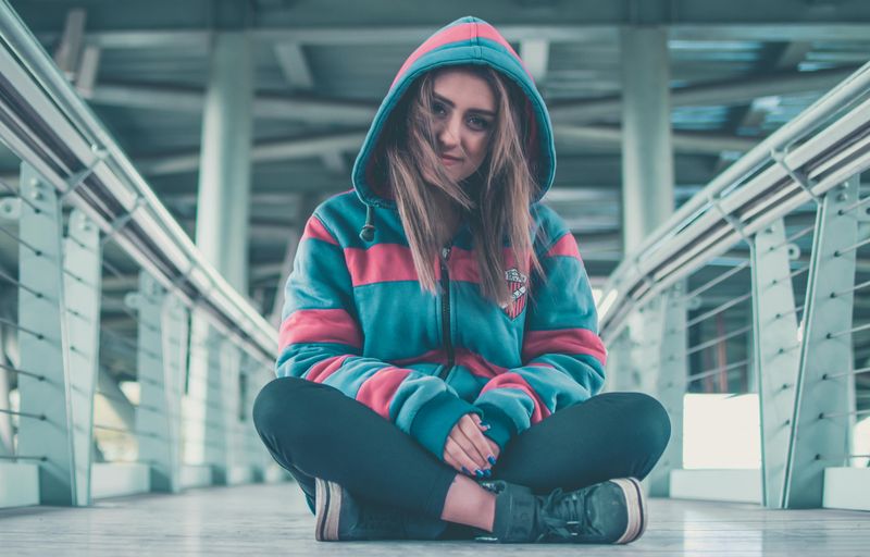 12 Fashion Choices That Can Hint at Low Confidence