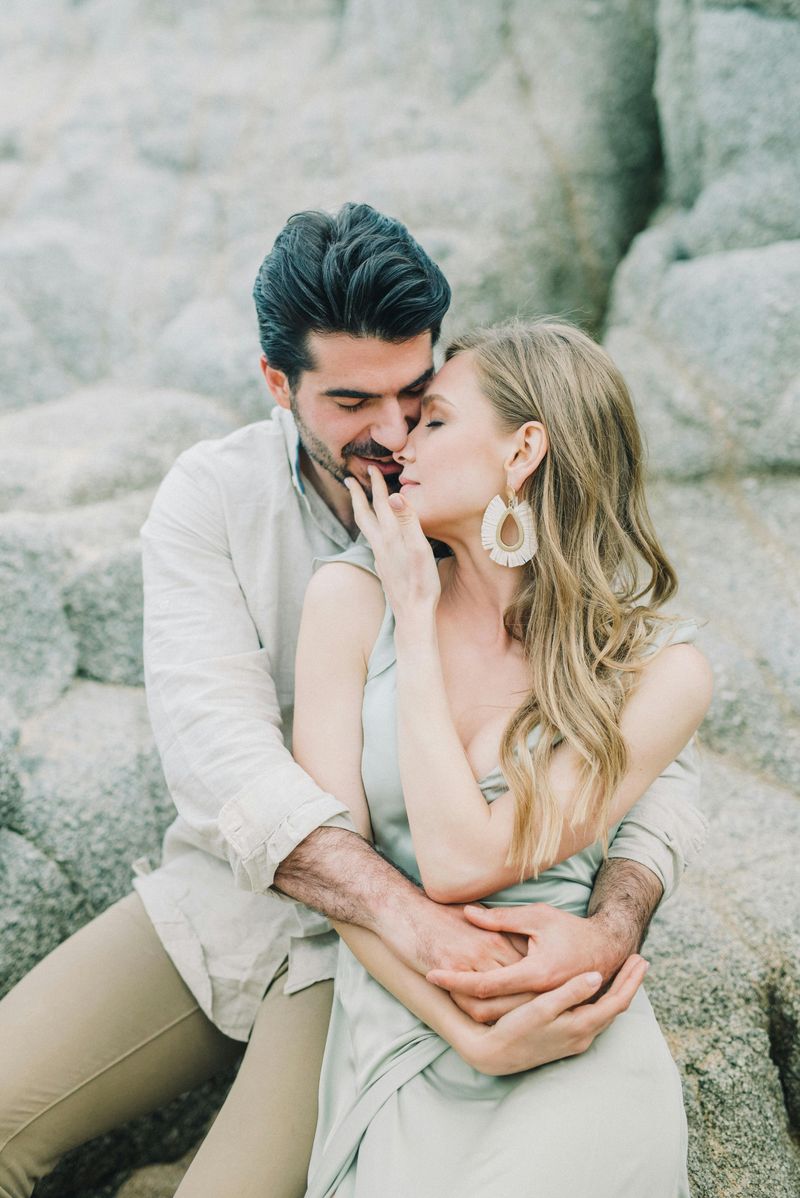 You bond too fast (false intimacy)