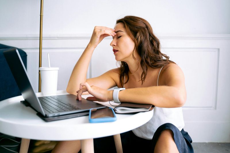 Working Longer Hours Equals More Success