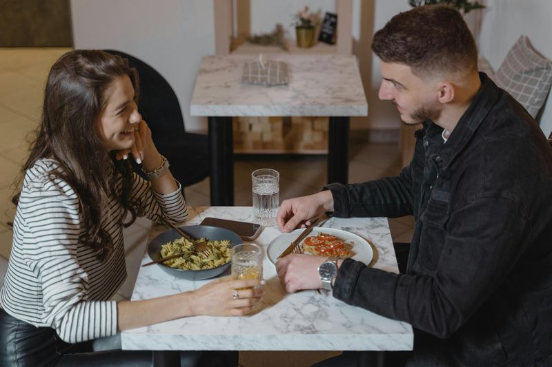 7 Awkward Things People Do on First Dates That Are Actually Cringe