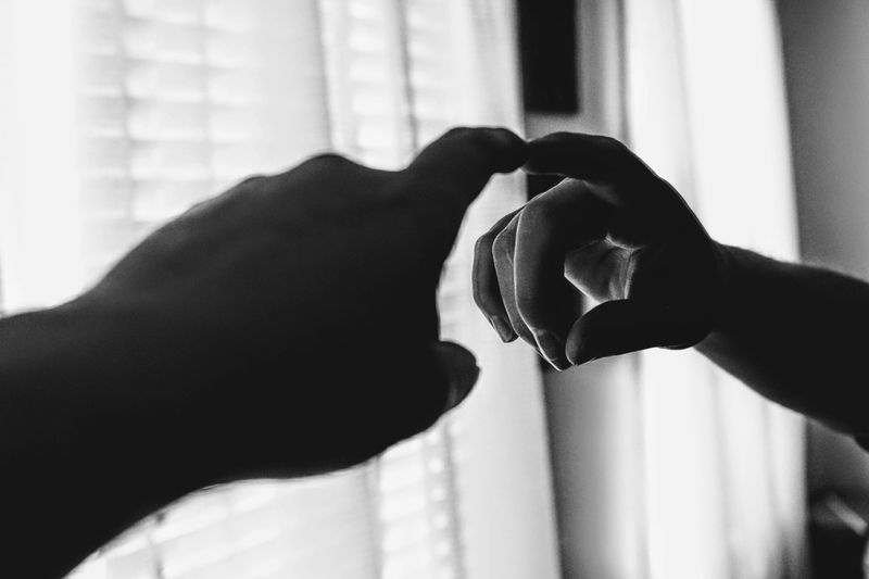 The Mirror Test: Fingernail Reflection Trick
