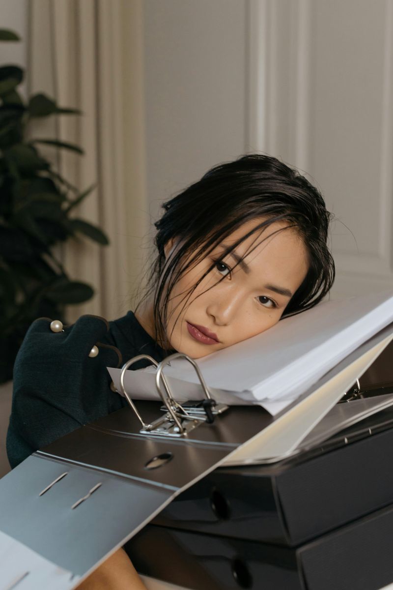 10 Everyday Behaviors Psychologists Say Women Do to Mask Stress