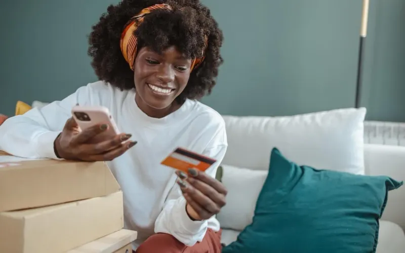 Paying in Cash Isn’t Always Smart—Here’s When Experts Recommend Other Options