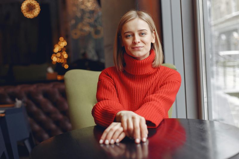 How to Recognize a Female Psychopath: 12 Key Signs