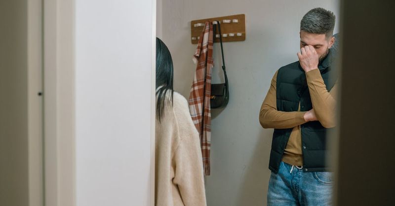 12 Gaslighting Tactics People Use in Everyday Conversations
