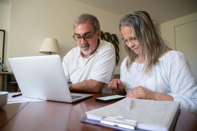 13 Common Expenses Seniors Should Avoid