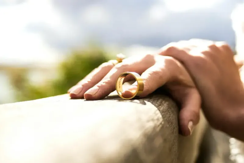 12 Ways Women Begin to Emotionally Distance Themselves in Marriage