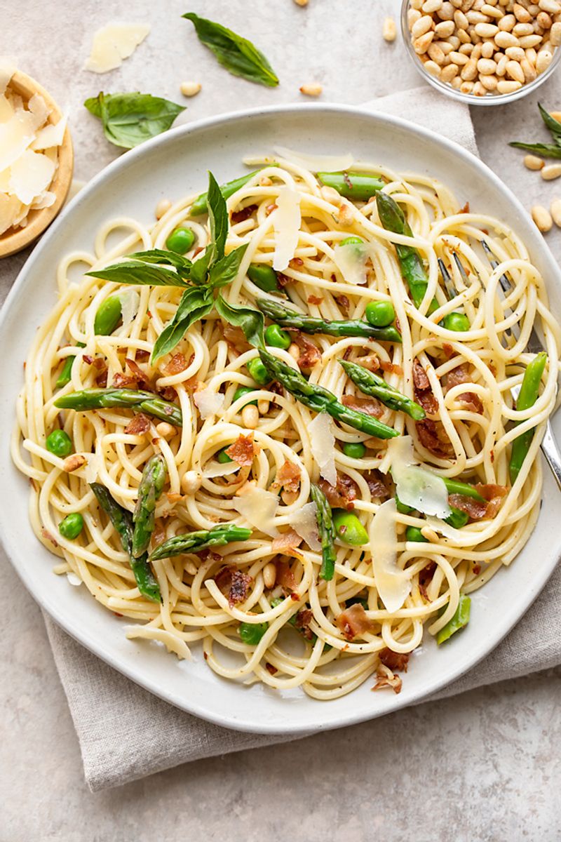 Lemon Asparagus Linguine with Prosciutto
