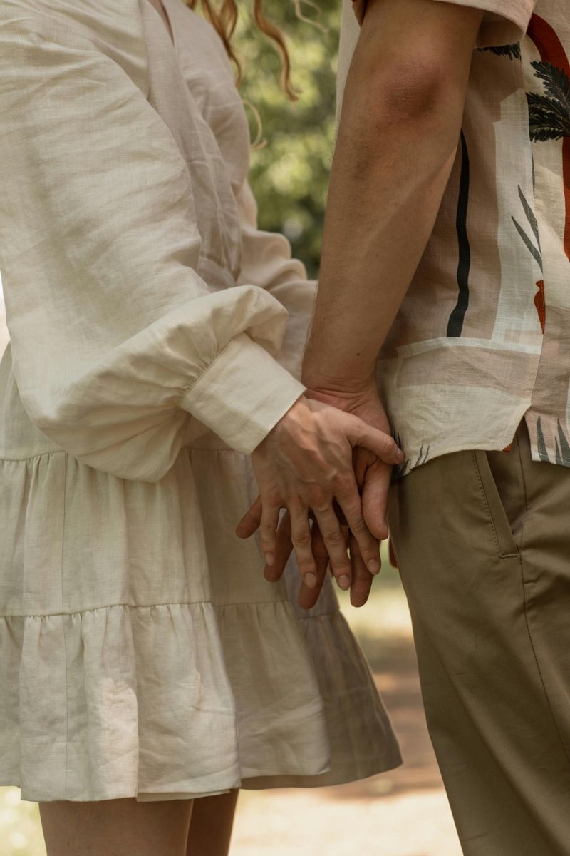Holding Hands Reduces Stress and Pain