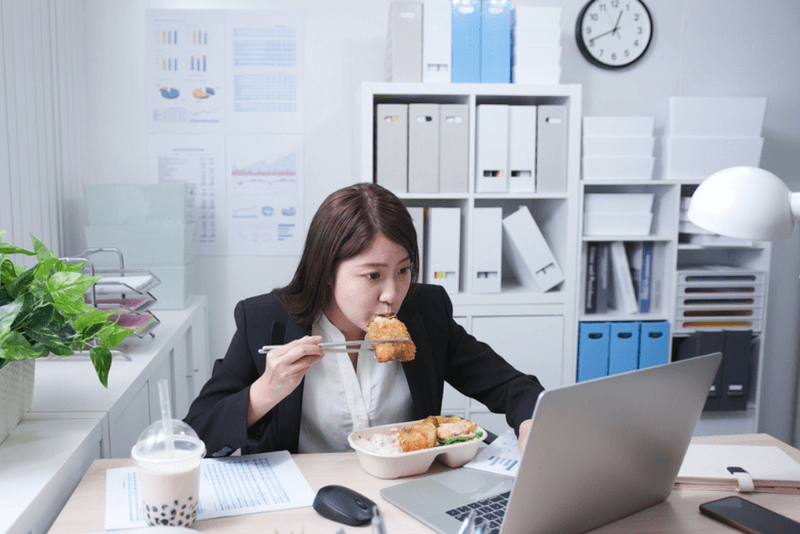 Multitasking During Meals