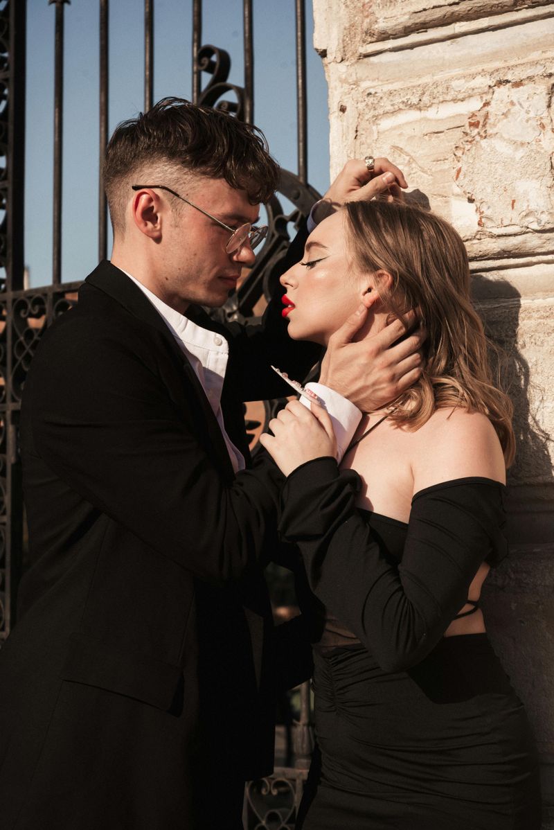 How Long Does It Really Take to Fall in Love? Experts Break It Down 