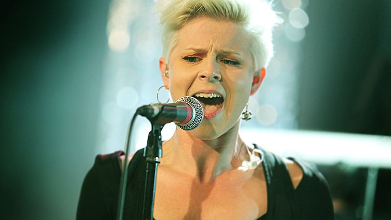 Robyn – “Call Your Girlfriend”