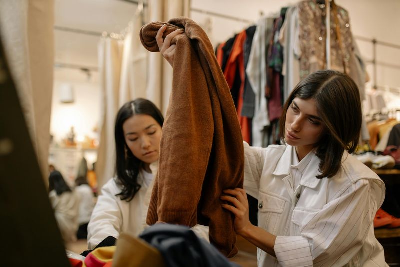 11 Everyday Habits That Reveal You Didn’t Grow Up Rich
