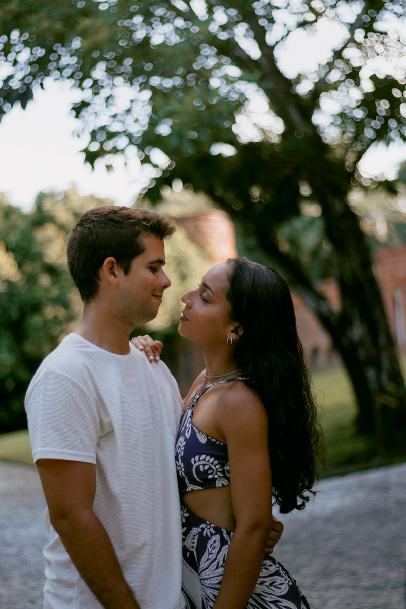 Practice “green-flag energy.”