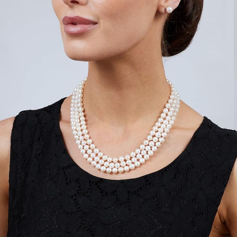 Classic Pearl Necklace