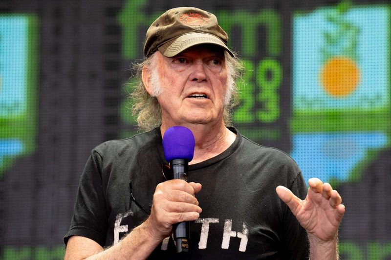 30 Music Legends Everyone Thinks Are American—But They're Not