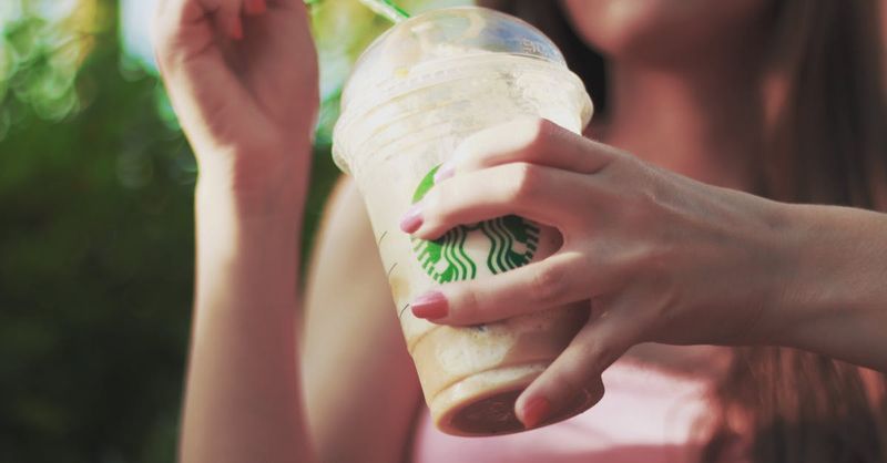 15 Money Habits That Keep You Broke (Even If You Have a Good Job)