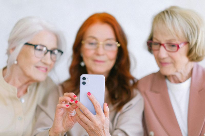 Feeling Dated? These 10 Habits Might Be Giving Off the Wrong Vibe