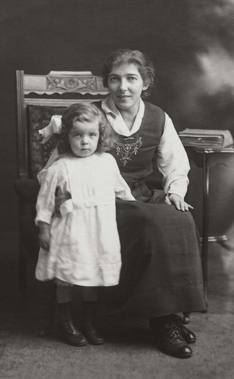 25 Things Grandmothers in the ’50s Believed About Raising Kids
