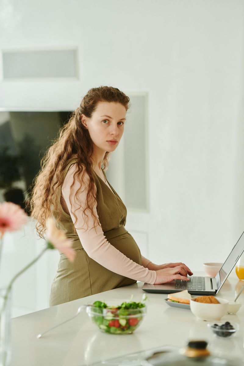 Deciding When to Announce Pregnancy at Work
