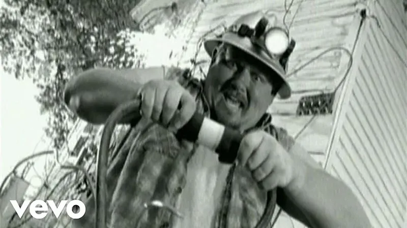 Cledus T. Judd – 'Every Light in the House Is Blown' (1996)